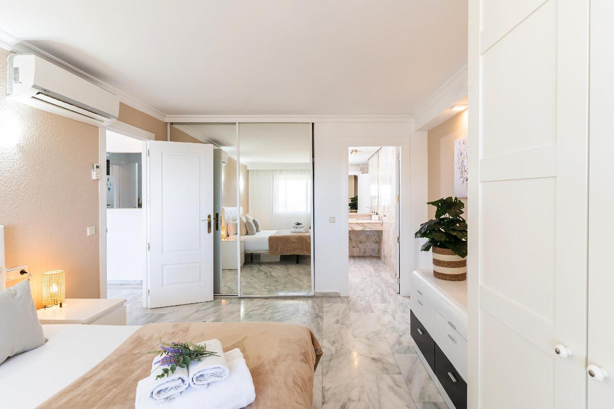 Monko Bora Bora Apartment Benalmadena Ngoại thất bức ảnh